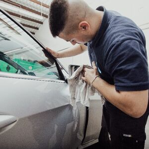 Professionelle Fahrzeugreinigung und Aufbereitung in Hamburg