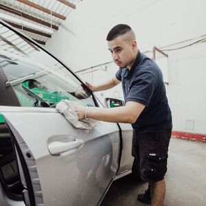 Professionelle Fahrzeugreinigung und Aufbereitung in Hamburg