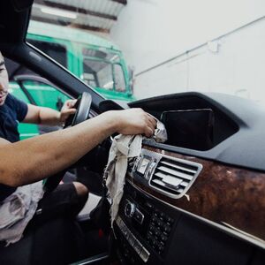 Professionelle Fahrzeugreinigung und Aufbereitung in Hamburg