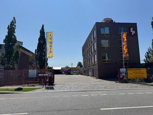 Anfahrt zur Firma Fahrzeugrein Dabelstein über die Einfahrt der Firma Ernst Pfaff Einfahrt zur Firma zur Firma Fahrzeugrein Dabelstein von der Liebigstraße