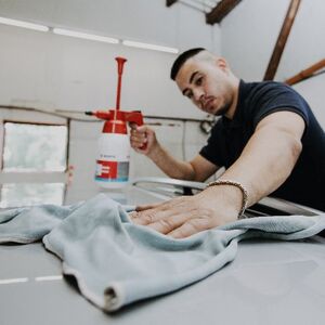 Professionelle Fahrzeugreinigung und Aufbereitung in Hamburg