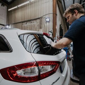 Professionelle Fahrzeugreinigung und Aufbereitung in Hamburg