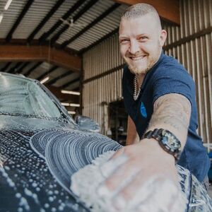 Professionelle Fahrzeugreinigung und Aufbereitung in Hamburg