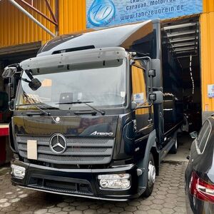 Hof der Firma Fahrzeugrein Dabelstein in Hamburg Billbrook mit einem LKW