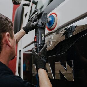 Professionelle Fahrzeugreinigung und Aufbereitung in Hamburg