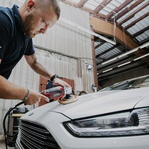 Professionelle Fahrzeugreinigung und Aufbereitung in Hamburg