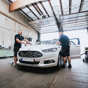 Professionelle Fahrzeugreinigung und Aufbereitung in Hamburg