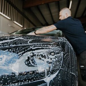 Professionelle Fahrzeugreinigung und Aufbereitung in Hamburg