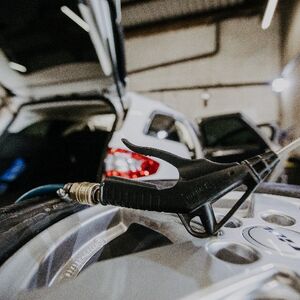 Professionelle Fahrzeugreinigung und Aufbereitung in Hamburg