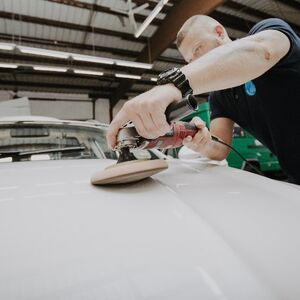 Professionelle Fahrzeugreinigung und Aufbereitung in Hamburg