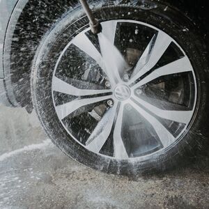 Professionelle Fahrzeugreinigung und Aufbereitung in Hamburg